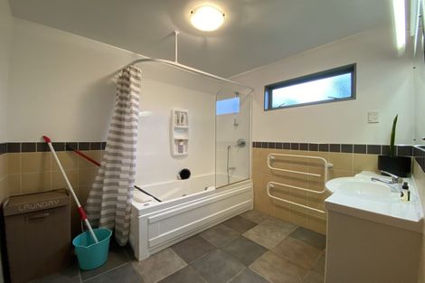 Photo of property in 514b Blockhouse Bay Road, Blockhouse Bay, Auckland, 0600