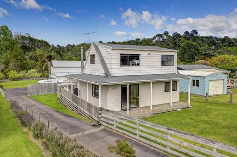 Photo of property in 18a Captain Cook Road, Cooks Beach, Whitianga, 3591