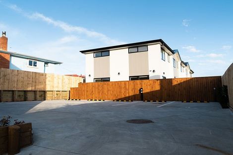 Photo of property in 52a Vodanovich Road, Te Atatu South, Auckland, 0610