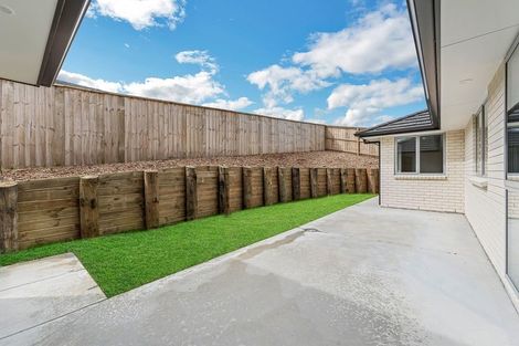 Photo of property in 65 Leathem Crescent, Pokeno, 2402