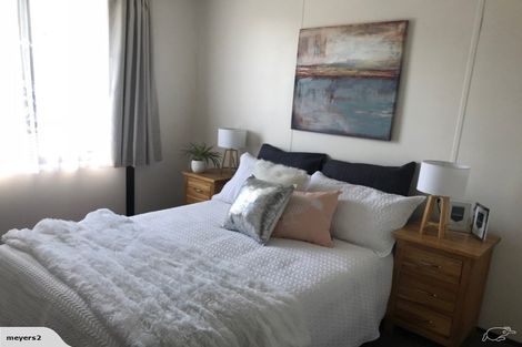 Photo of property in 1/4 Hanson Place, West Harbour, Auckland, 0618