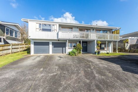 Photo of property in 8 Manhattan Heights, Glendene, Auckland, 0602