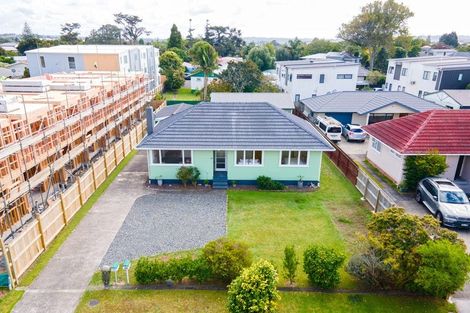 Photo of property in 23 Hereford Street, Te Atatu Peninsula, Auckland, 0610