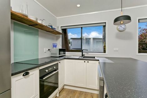 Photo of property in 8/27 Rangatira Road, Birkdale, Auckland, 0626