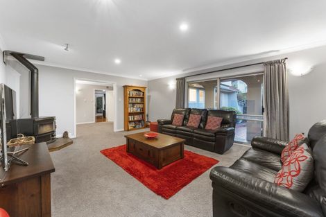 Photo of property in 77 Sunbrae Drive, Silverstream, Upper Hutt, 5019
