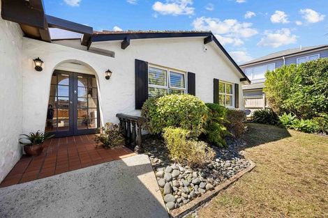 Photo of property in 8 Hedge Row, Sunnyhills, Auckland, 2010