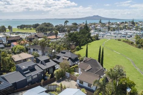 Photo of property in 16 Commodore Parry Road, Castor Bay, Auckland, 0620