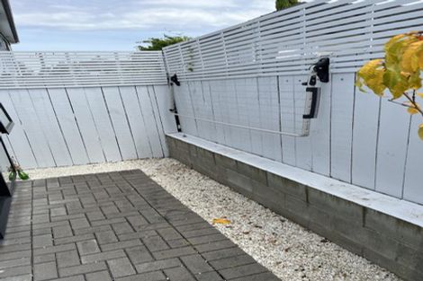 Photo of property in 35 Rutland Road, Stanley Point, Auckland, 0624