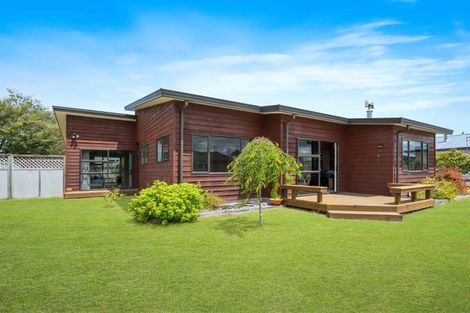 Photo of property in 7 Lakemere Way, Kinloch, Taupo, 3377