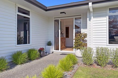 Photo of property in 19 Montgomery Crescent, Kinloch, Taupo, 3377