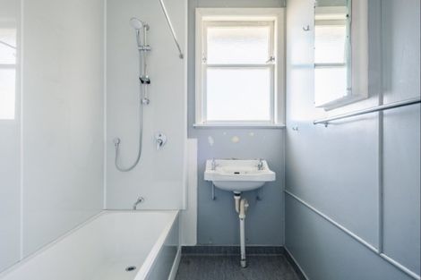 Photo of property in 52 Lawrence Street, Outer Kaiti, Gisborne, 4010