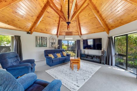 Photo of property in 16 Fraser Court, Roslyn, Palmerston North, 4414