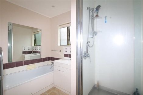 Photo of property in 1/105 Carlisle Road, Torbay, Auckland, 0632