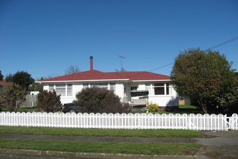 Photo of property in 16 Diamond Street, Carterton, 5713
