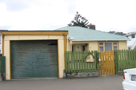 Photo of property in 214 Onepu Road, Lyall Bay, Wellington, 6022