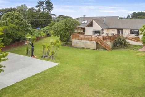 Photo of property in 411 Waitakere Road, Taupaki, Henderson, 0782