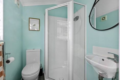 Photo of property in 40 Walton Street, Red Beach, 0932