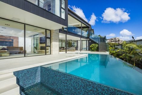 Photo of property in 31 Chelverton Terrace, Red Beach, 0932