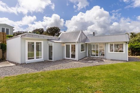 Photo of property in 3b Kowhai Street, Otaki Beach, Otaki, 5512