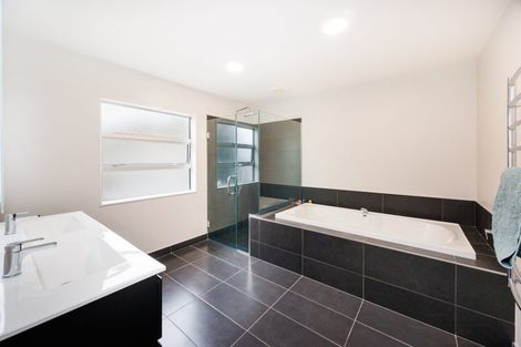 Photo of property in 2 Chestnut Close, Kelvin Grove, Palmerston North, 4414
