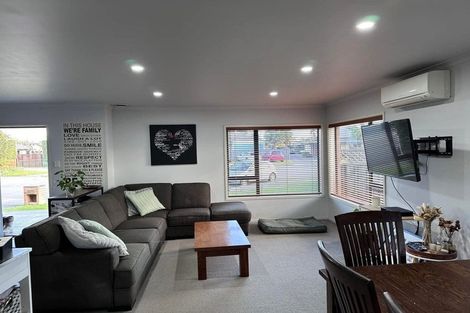 Photo of property in 23 Delta Mews Place, Clive, 4102