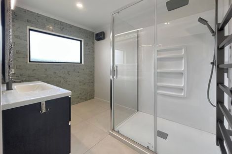 Photo of property in 121 Queens Road, Waikanae Beach, Waikanae, 5036