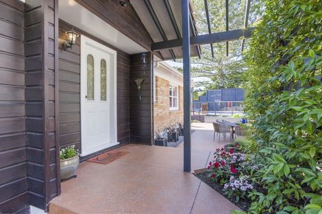 Photo of property in 6 Regal Place, Forrest Hill, Auckland, 0620