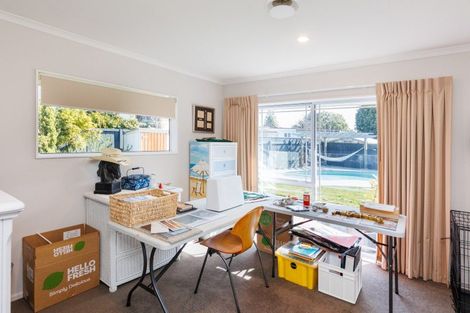 Photo of property in 22 Phoenix Avenue, Hokowhitu, Palmerston North, 4410