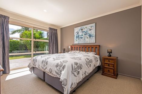 Photo of property in 6 Orlando Way, Kelvin Grove, Palmerston North, 4414