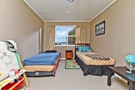 Photo of property in 16a Normanton Street, Glenfield, Auckland, 0629