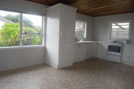 Photo of property in 2 Fairlea Road, Te Atatu South, Auckland, 0610