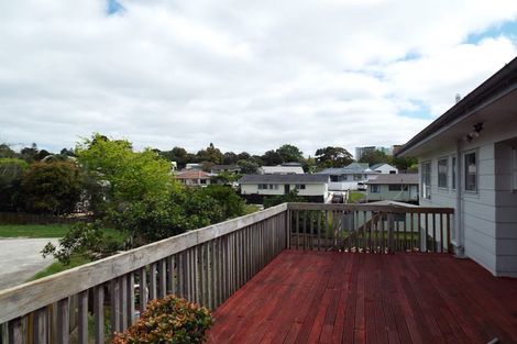 Photo of property in 20 Palm Court Drive, Glen Eden, Auckland, 0602