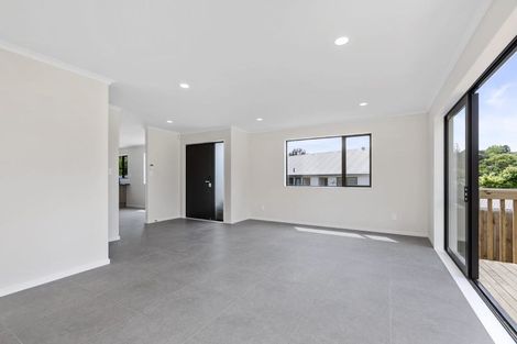 Photo of property in 10c Neilon Place, Northcross, Auckland, 0632