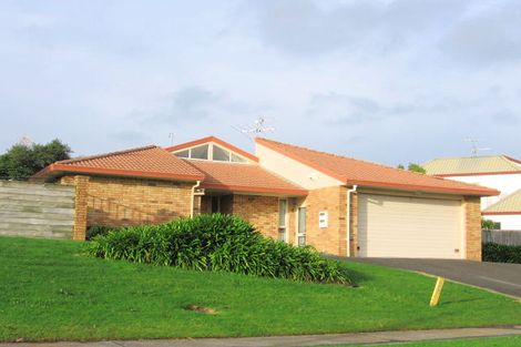 Photo of property in 14 Waipuia Place, Greenhithe, Auckland, 0632
