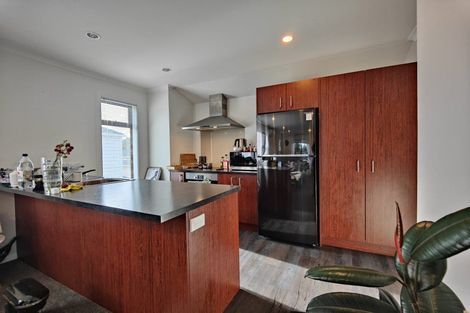 Photo of property in 15a Barclay Street, Newlands, Wellington, 6037