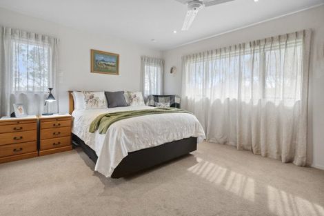 Photo of property in 906a East Coast Road, Northcross, Auckland, 0630