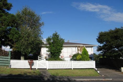 Photo of property in 26 Lantana Road, Green Bay, Auckland, 0604