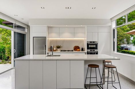 Photo of property in 6 Beresford Street, Bayswater, Auckland, 0622