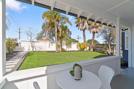 Photo of property in 38 Aramoana Avenue, Devonport, Auckland, 0624