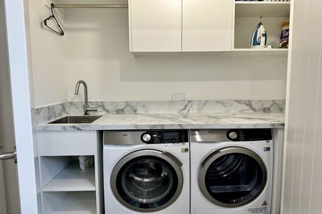 Photo of property in 5 Conway Place, Terrace End, Palmerston North, 4410