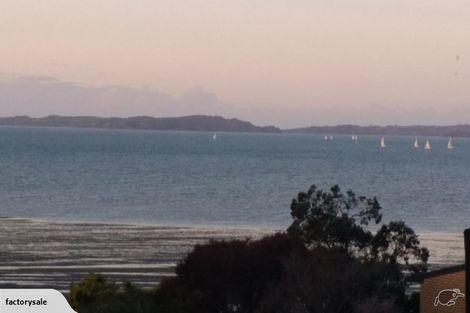 Photo of property in 122 Pah Road, Cockle Bay, Auckland, 2014