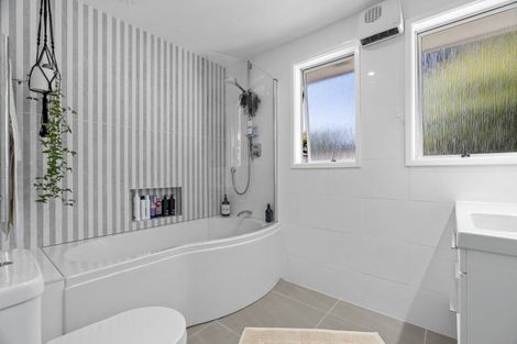 Photo of property in 42 Resolution Road, Welcome Bay, Tauranga, 3112