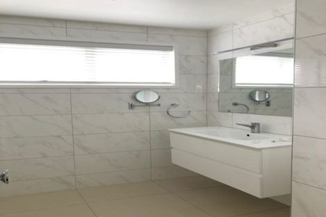 Photo of property in 76a Lake Road, Narrow Neck, Auckland, 0624