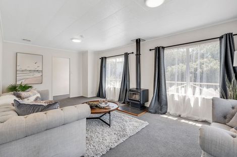 Photo of property in 18 Riverside Drive, Waiuku, 2123