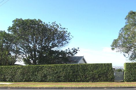 Photo of property in 109 Pupuke Road, Northcote, Auckland, 0627