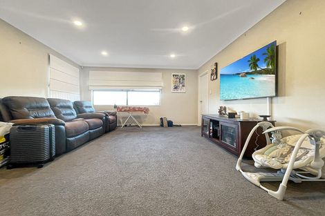 Photo of property in 12 Frankie Stevens Place, Riverstone Terraces, Upper Hutt, 5018