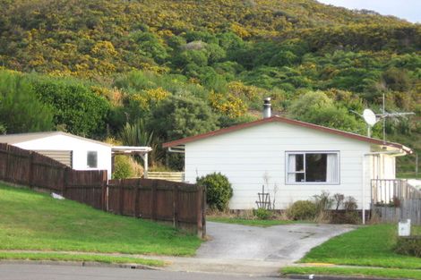 Photo of property in 21 Oaklands Grove, Clouston Park, Upper Hutt, 5018