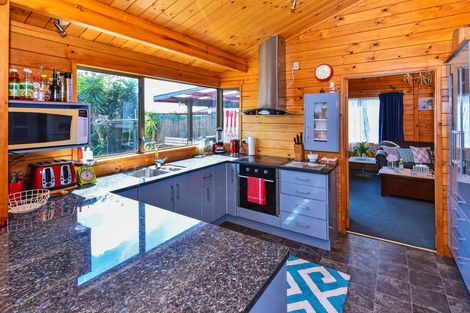 Photo of property in 31 Hadley Wood Drive, Wattle Downs, Auckland, 2103