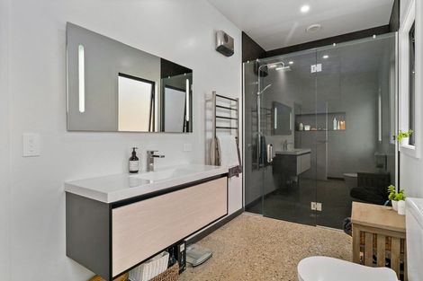 Photo of property in 60 Cunninghams Drive, Jacks Point, Queenstown, 9371