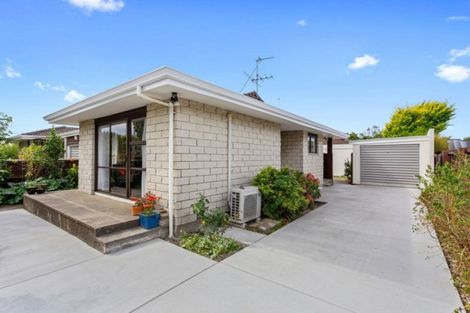 Photo of property in 2/52a Chipping Lane, Redwood, Christchurch, 8051